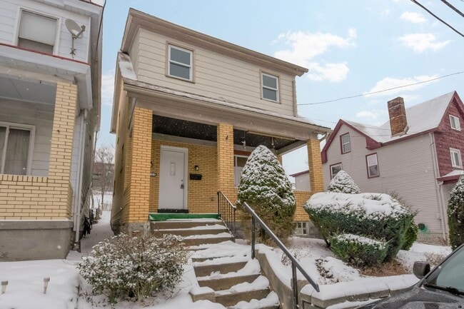 Building Photo - Renovated 3 bedroom home available NOW!