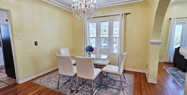 Foto del edificio - 1433 Livonia Ave