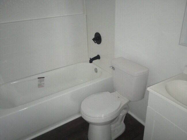 Foto del edificio - 1 Bedroom 1 Bath in Clinton, SC
