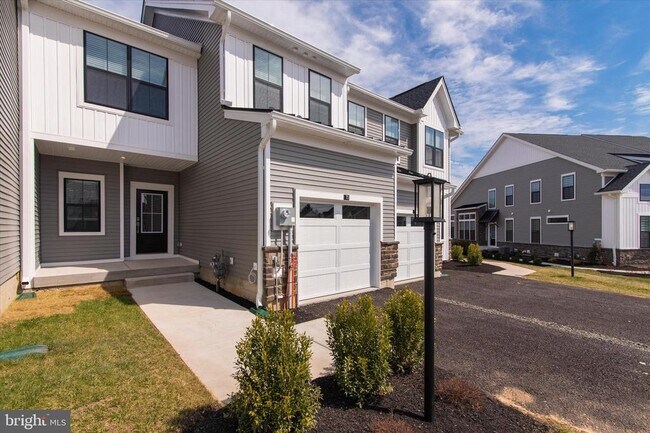 Building Photo - 15 Tamarack Cir