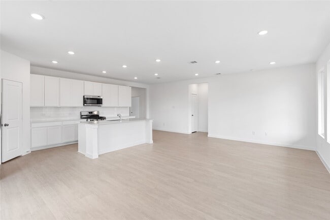 Building Photo - 5406 Peacock Bass Dr