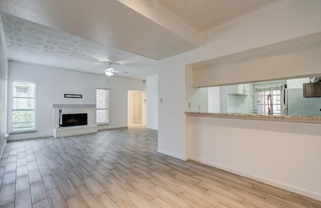 Building Photo - 716 Bering Dr