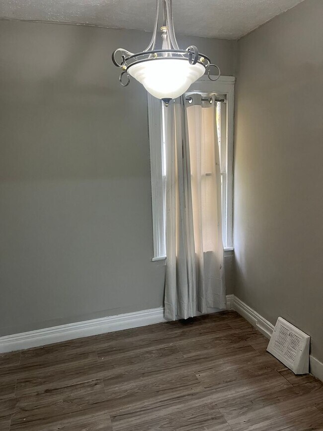 Foto del edificio - SECTION 8 and EDEN Accepted!! Spacious Newly Renovated 3 Br Home!