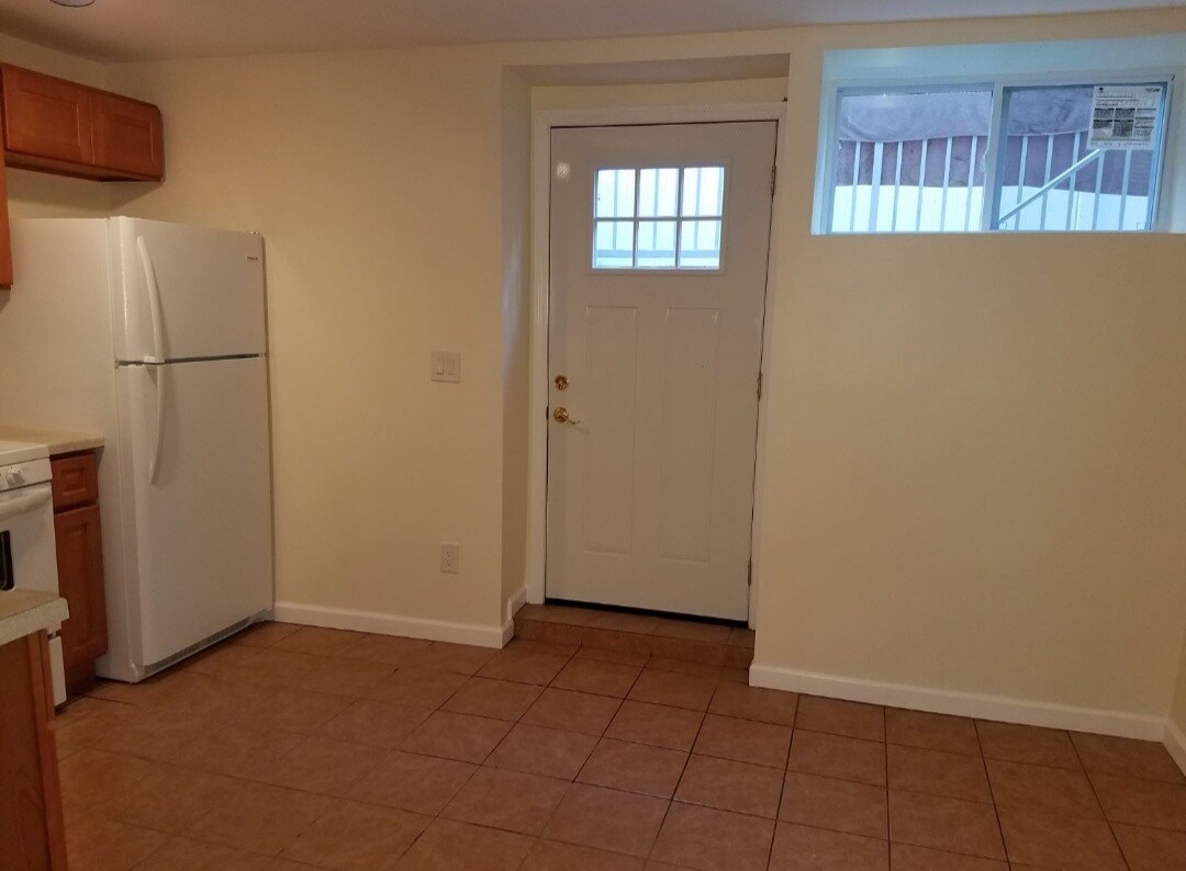 Enterenve - 38 Van Wyck Ave