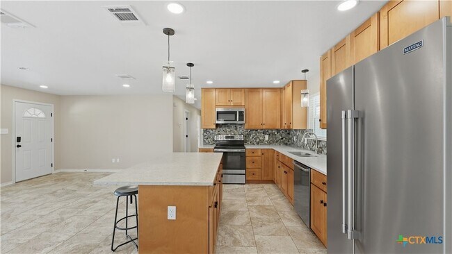 Foto del edificio - 1409 Highland Dr