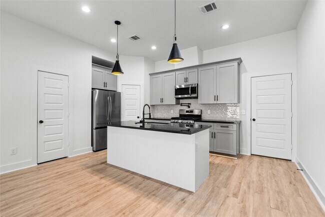 Foto del edificio - 2213 Lee St