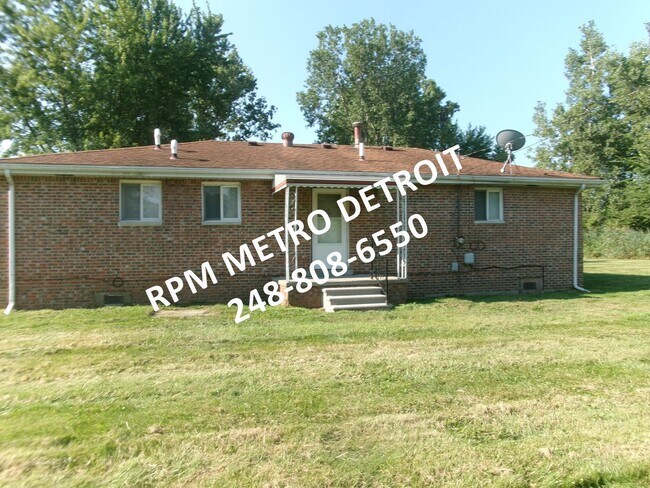 Building Photo - 4 Bedroom Ranch Home in Romulus
