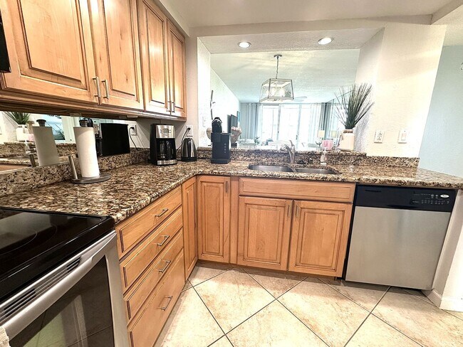 Foto del edificio - WALK OUT TO WTRFRNT 2/2 Furnished Rental MAY 1, 2026-NOVEMBER 3, 2026 BAHIA DEL MAR