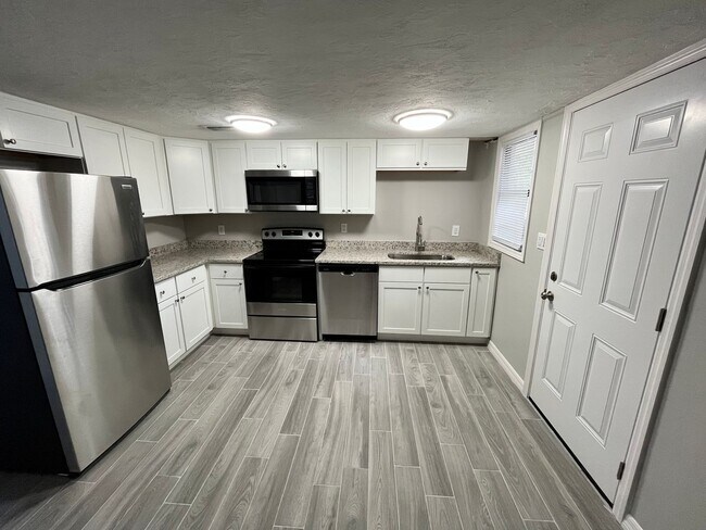 Building Photo - 817 Rosalia Dr