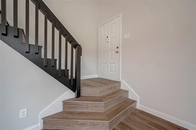 Building Photo - 8539 Sands Point Dr