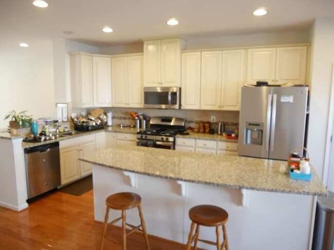 Building Photo - SPACIOUS 4 Bedroom Townhome-Owings Mills, MD