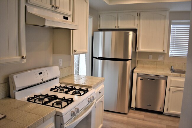 Building Photo - 7595 Dehesa Ct