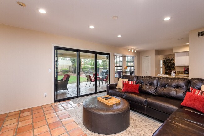 Foto del edificio - 16025 N 58th Pl