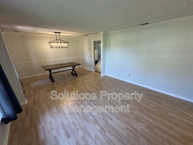 Building Photo - 540 Inverness Ave