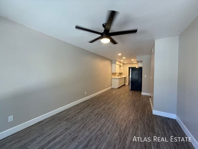 Building Photo - 2826 E Capri Cir