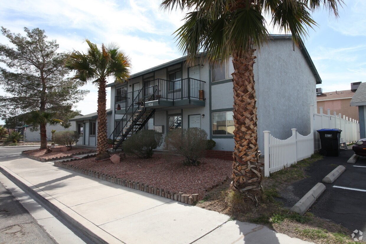 Building Photo - Merlayne Villas
