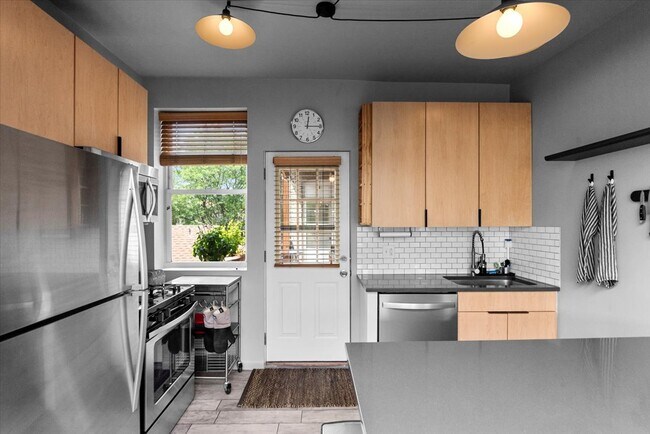 Foto del edificio - 4862 N Ashland Ave