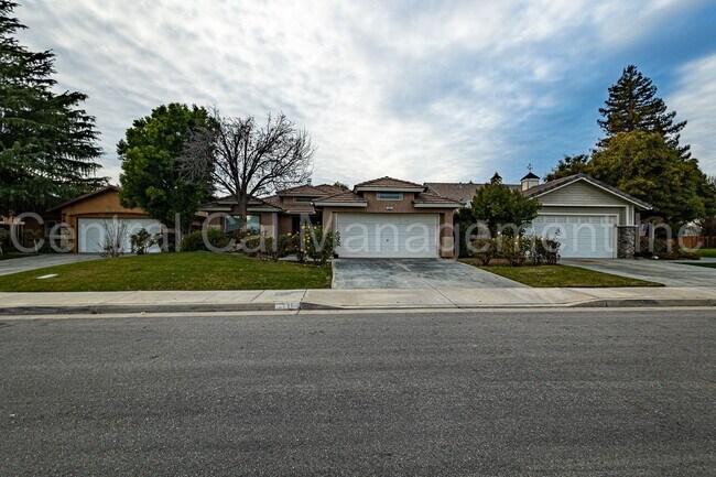 Foto del edificio - 3 Bedroom/2 Bath Home in RiverLakes - $225...