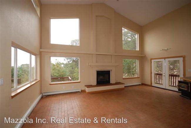 Building Photo - 2 Cedar Hill Pl