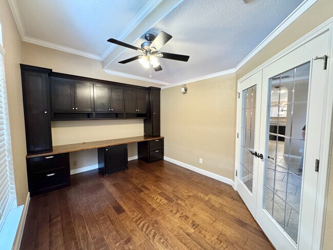 Building Photo - Amazing 4 Bedroom Home in Stone Oak!