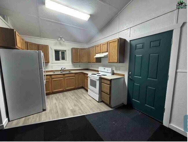 Building Photo - 2465-2465 Maria St