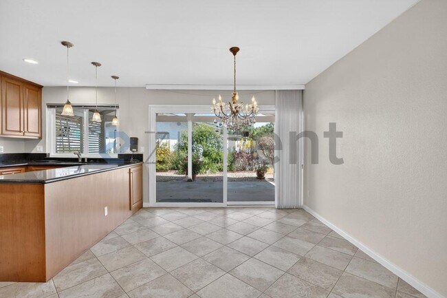 Foto del edificio - 13333 Rollin Glen Rd