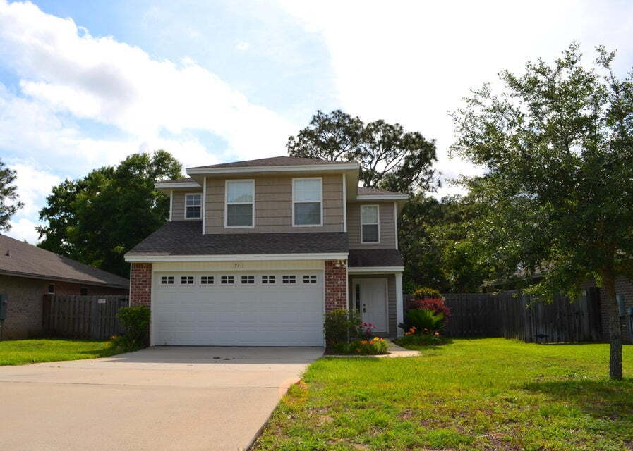 Foto principal - "Charming 3-Bed home with 2.5 Baths in the...