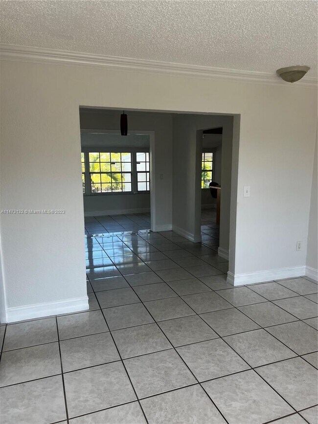 Foto del edificio - 1141 NW 30th Ct