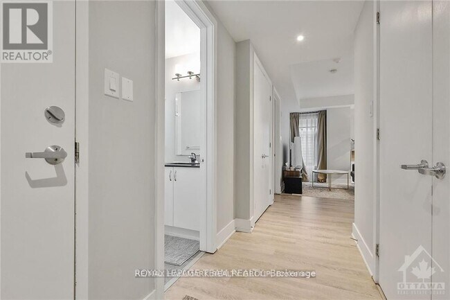 Building Photo - 131 Holland Ave