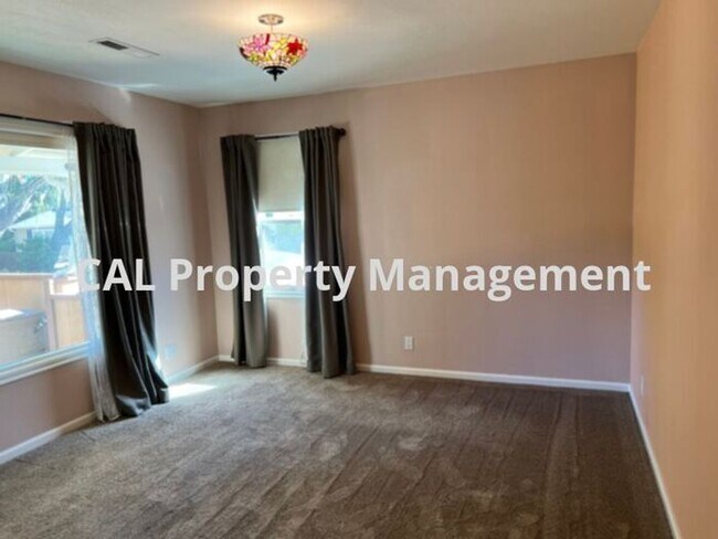 Building Photo - Beautiful two bedroom in Monterey, CA!