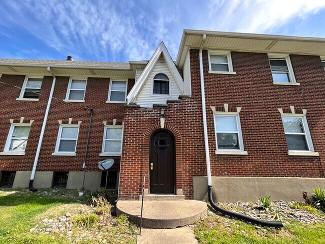 Building Photo - 301 W Whitney Ave