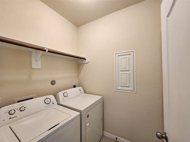 Foto del edificio - 12708 S Shore Dr