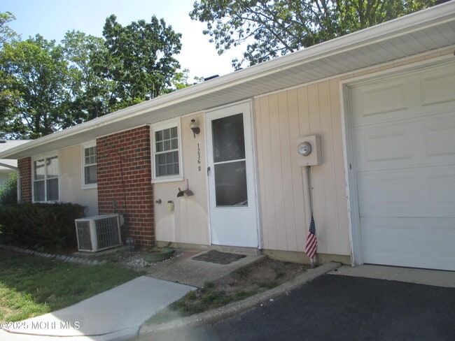 Building Photo - 1236D Hamilton Ct
