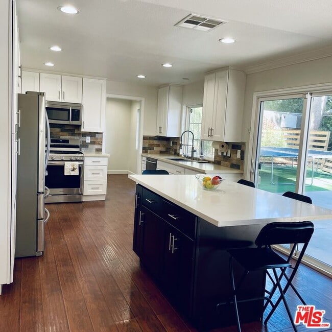 Building Photo - 11158 Newcastle Ave