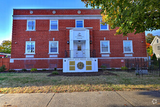 Building Photo - 337 Main St