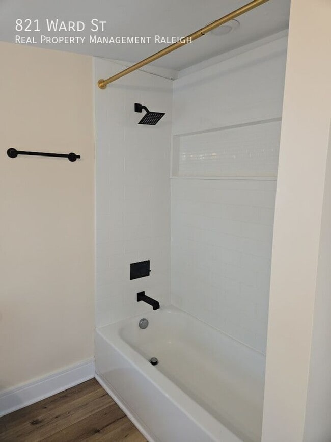 Building Photo - 821 Ward St