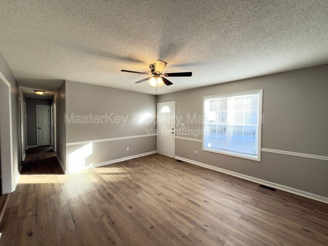 Foto del edificio - 1101 Amber Acres Ln