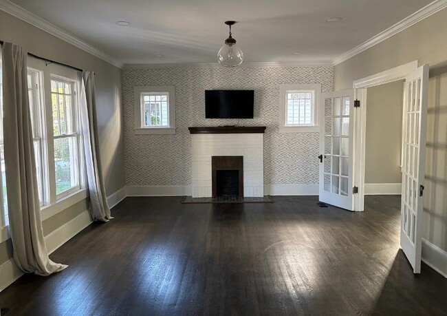 Foto del edificio - 313 W Fisher Ave