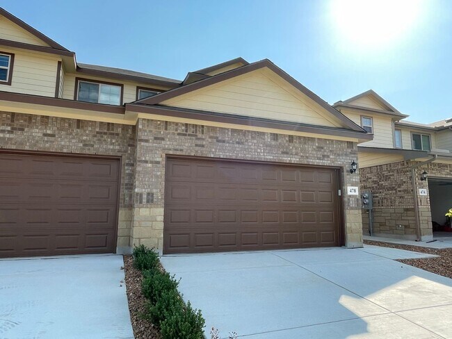 Foto del edificio - Duplex Available in Samuels Court, New Bra...