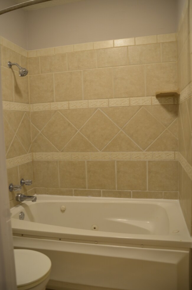 Building Photo - Spacious Home Available Now!