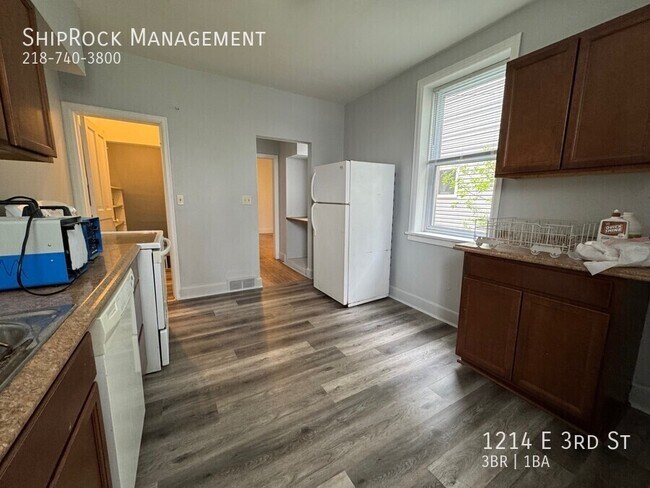 Foto del edificio - 1214 E 3rd St