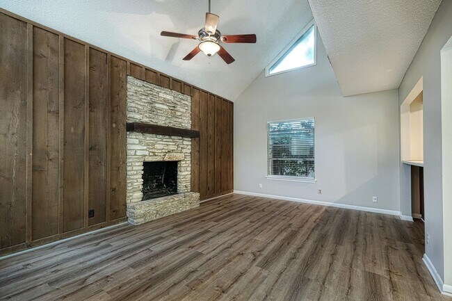 Foto del edificio - 2711 St Edwards Cir