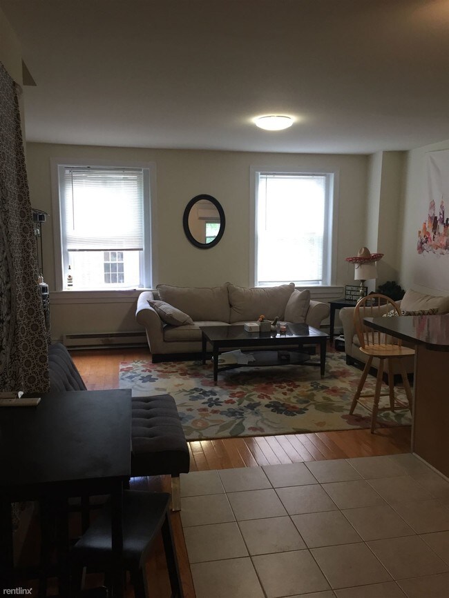 Foto del edificio - 3 br, 2 bath  - 927 Spruce St Apt 3