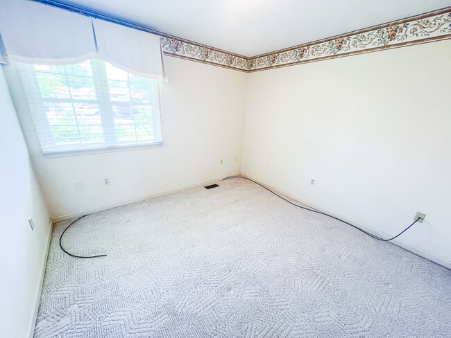 Building Photo - 2138 Valley Dr