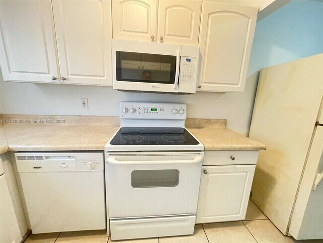 Foto del edificio - 4951 Wedgewood Way