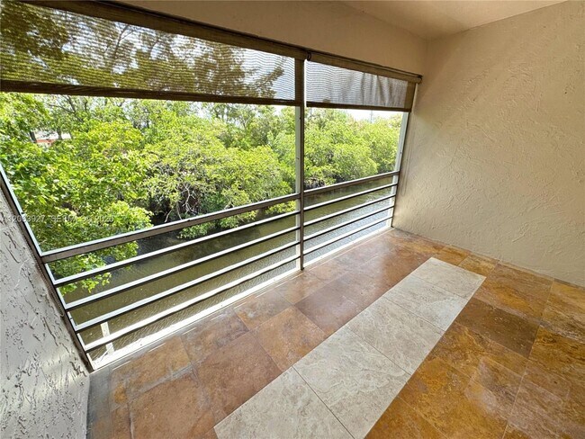 Foto del edificio - 1400 NE 57th St