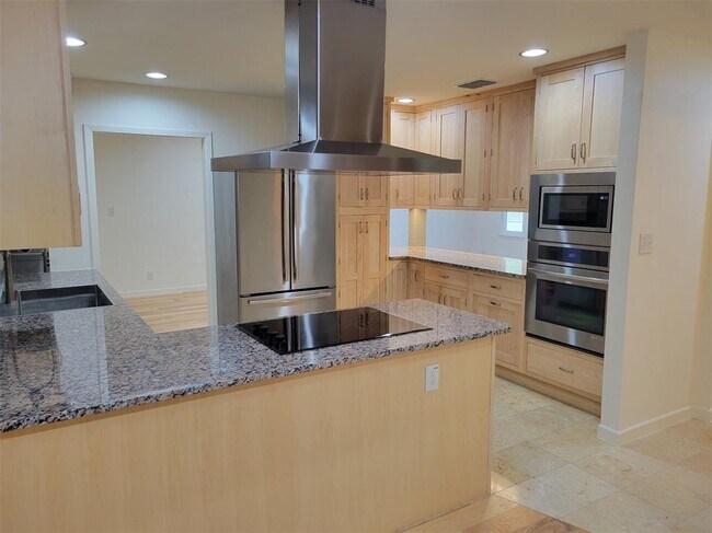 Building Photo - 4012 Hyridge Dr