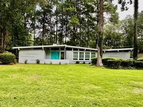 Building Photo - 3202 Cluny Dr