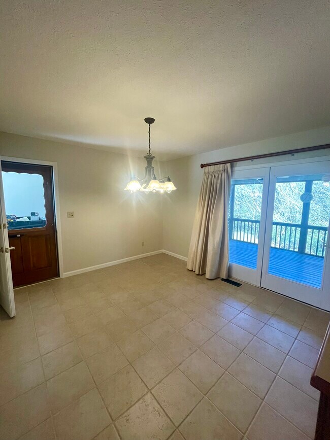 Building Photo - 212 Trail Ridge Dr