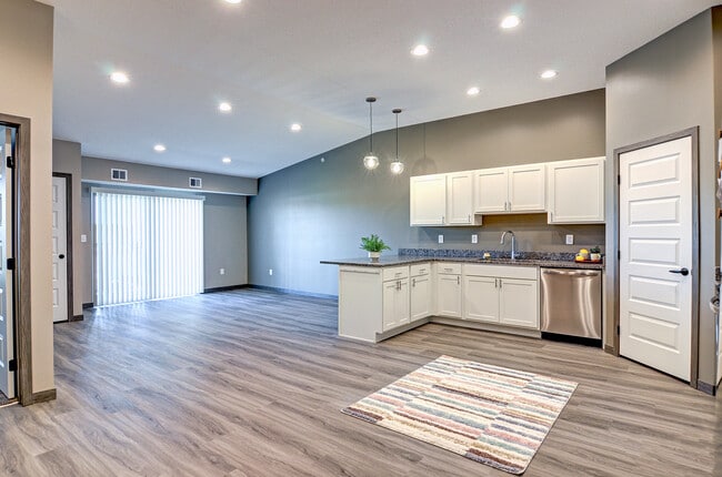 Foto del edificio - Golden Aspen Flats